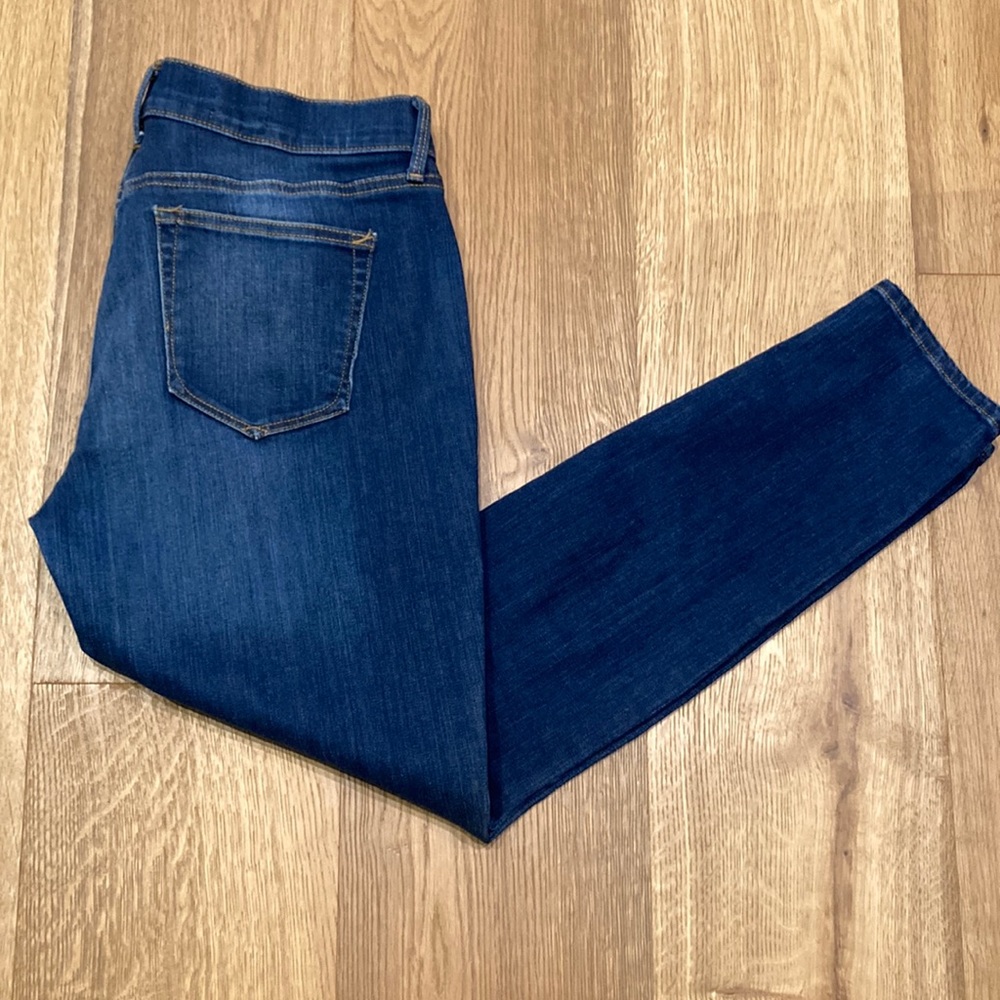 29” inseam. EUC. Gap Jean leggings. Smoke & pet free home.
